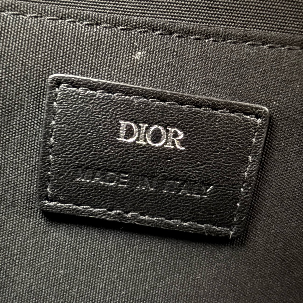 DIOR TOILETRY BAG - Picture 8 of 8